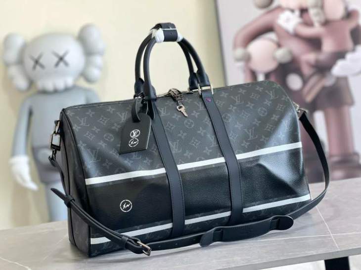 Picture of Louis Vuitton Mens Bags _SKUfw186098038fw